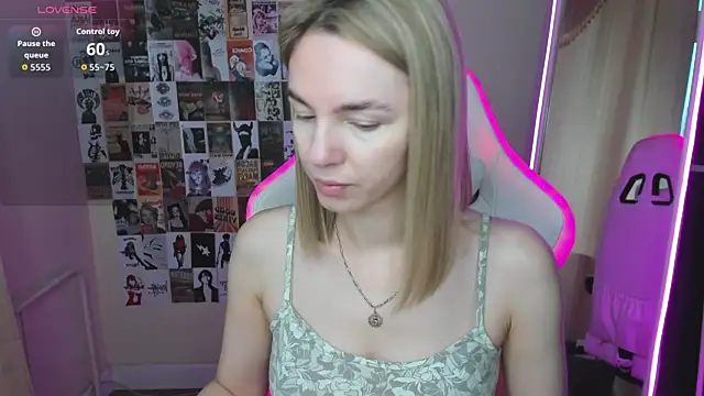 NessaDiazz online show from September 28, 2025, 1:11 am