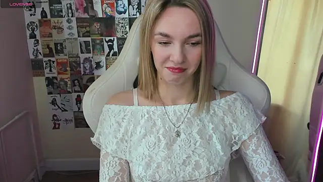 NessaDiazz online show from September 30, 2025, 1:21 am