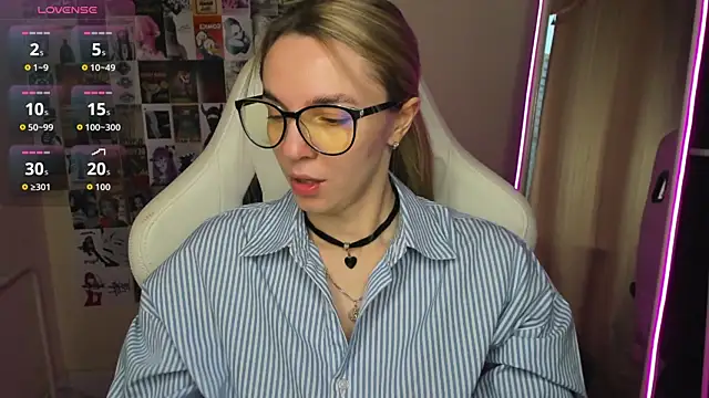 NessaDiazz online show from October 4, 2025, 1:14 am