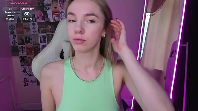 NessaDiazz online show from October 7, 2025, 1:25 am