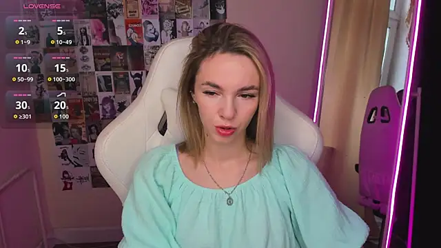 NessaDiazz online show from October 9, 2025, 1:36 am