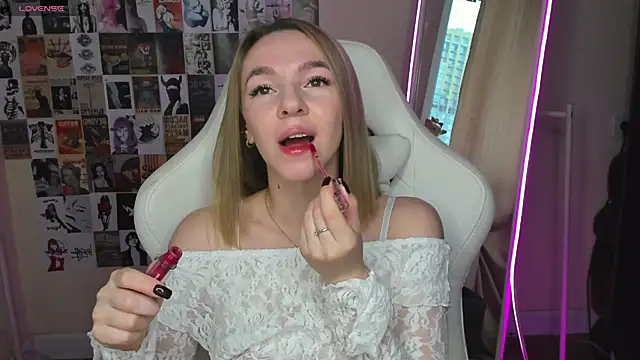 NessaDiazz online show from October 13, 2025, 1:16 am