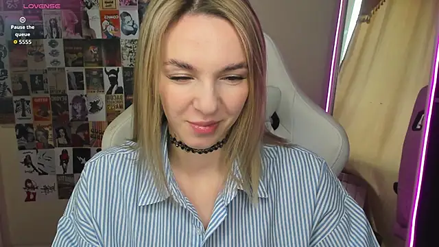 NessaDiazz online show from October 17, 2025, 1:20 am