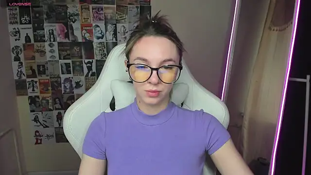 NessaDiazz online show from October 21, 2025, 1:50 am