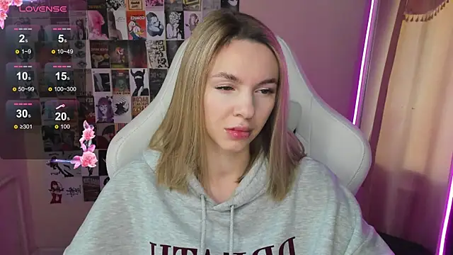 NessaDiazz online show from October 25, 2025, 1:24 am