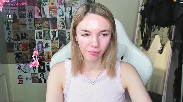 NessaDiazz online show from November 1, 2025, 8:49 am