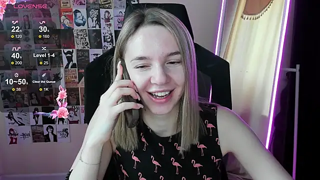 NessaDiazz online show from November 12, 2025, 6:14 am