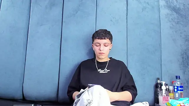 Megan Thompson  online show from March 27, 2026, 2:28 am