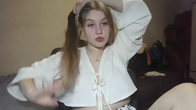 yourhoney Lola  online show from October 25, 2025, 4:46 pm