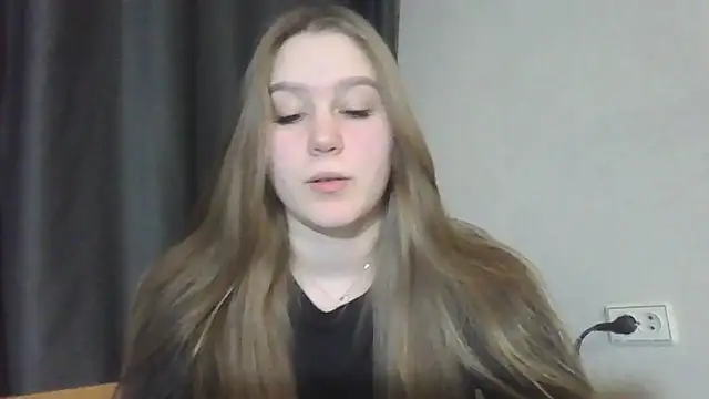 yourhoney Lola  online show from November 28, 2025, 4:20 pm