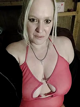 Snapshot of Bouncy-Bella28X chatting on November 7, 2025, 10:32 pm Bouncy-Bella28X online show from November 7, 2025, 10:32 pm