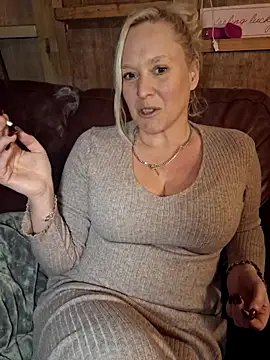 Bouncy-Bella28X online show from December 5, 2025, 4:14 pm