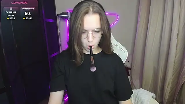 ShalinaMontana online show from September 30, 2025, 3:17 pm