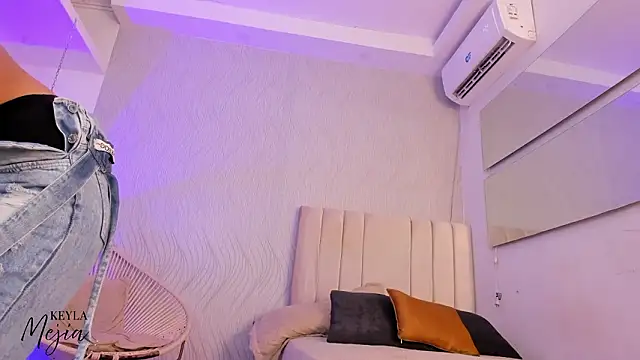 keyla mejia online show from February 7, 2026, 12:09 pm