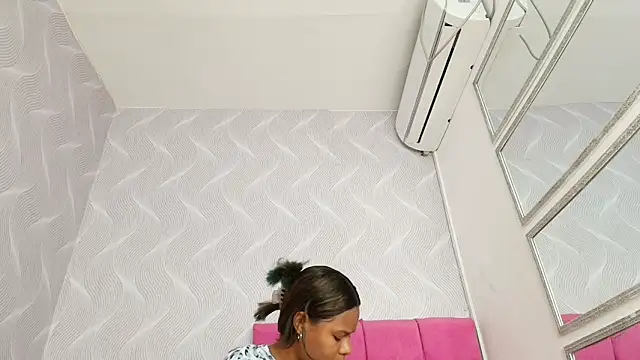 keyla mejia online show from June 4, 2026, 12:22 pm