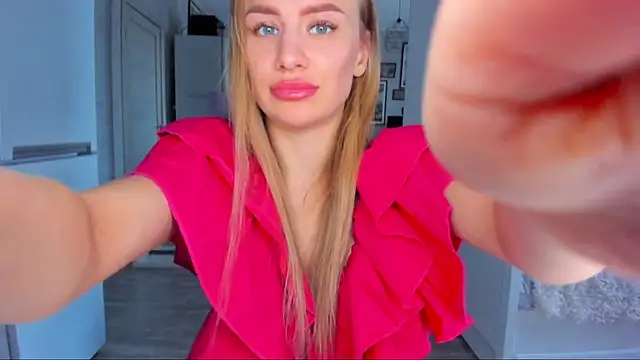 Snapshot of MashaFromRussia__ chatting on October 19, 2025, 8:48 am MashaFromRussia online show from October 19, 2025, 8:48 am