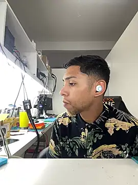 Snapshot of Oqui chatting on April 1, 2026, 8:17 pm Oqui online show from April 1, 2026, 8:17 pm