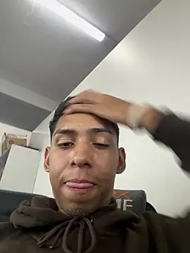 Snapshot of Oqui chatting on April 6, 2026, 8:10 pm Oqui online show from April 6, 2026, 8:10 pm