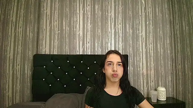 Snapshot of Alicee_Moonn chatting on June 23, 2026, 7:34 pm Alicee Moonn online show from June 23, 2026, 7:34 pm