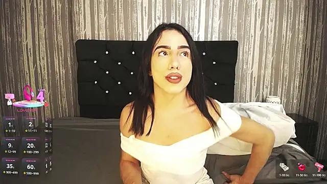 Snapshot of Alicee_Moonn chatting on July 11, 2026, 9:05 pm Alicee Moonn online show from July 11, 2026, 9:05 pm