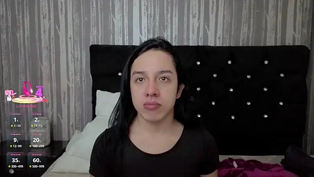 Snapshot of Alicee_Moonn chatting on July 13, 2026, 6:33 pm Alicee Moonn online show from July 13, 2026, 6:33 pm