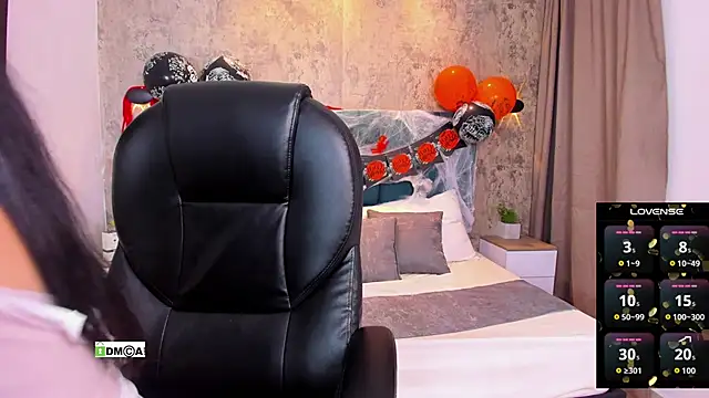 susanasmith18 online show from October 29, 2025, 8:10 pm