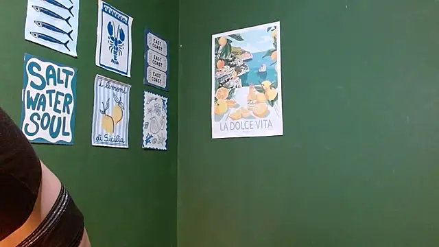 Roxiehood online show from October 31, 2025, 2:23 am