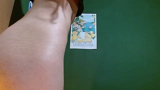 Roxiehood online show from April 21, 2026, 2:51 am