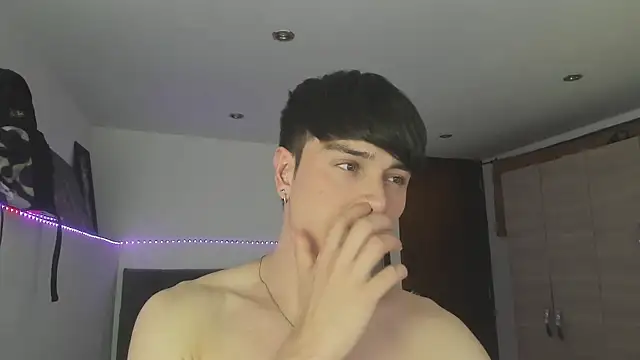 Snapshot of stevve_14 chatting on October 21, 2025, 1:50 am stevve 14 online show from October 21, 2025, 1:50 am