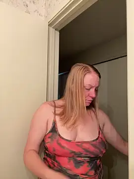 Snapshot of ChiliRoja chatting on October 26, 2025, 5:35 am ChiliRoja online show from October 26, 2025, 5:35 am