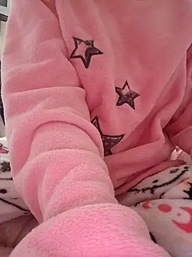 Hottiesophie online show from April 12, 2026, 2:11 pm