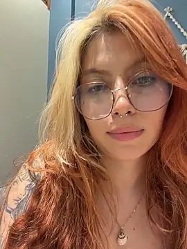 Snapshot of YunoRose_ chatting on May 10, 2026, 10:04 pm YunoRose online show from May 10, 2026, 10:04 pm