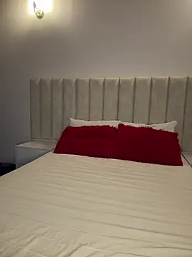 Mia Roswell online show from April 1, 2026, 2:56 am