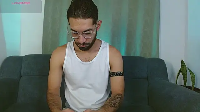 ReyPablo1 online show from October 2, 2025, 10:17 pm