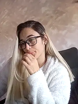 Mariam Arango online show from October 6, 2025, 9:23 pm