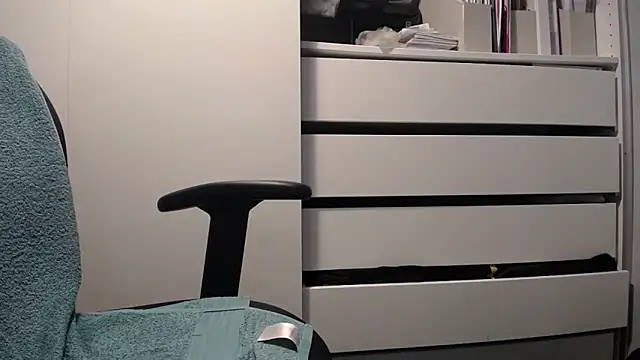 Snapshot of Colbaker6969 chatting on December 19, 2025, 1:18 pm Colbaker6969 online show from December 19, 2025, 1:18 pm