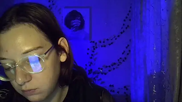 Snapshot of Lily_Ember chatting on October 20, 2025, 4:51 pm Lily Ember online show from October 20, 2025, 4:51 pm