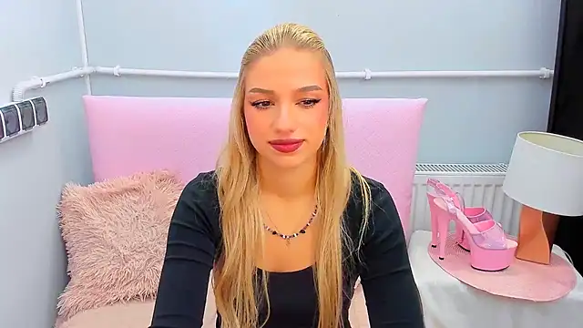 EvetteRose online show from October 21, 2025, 3:13 pm