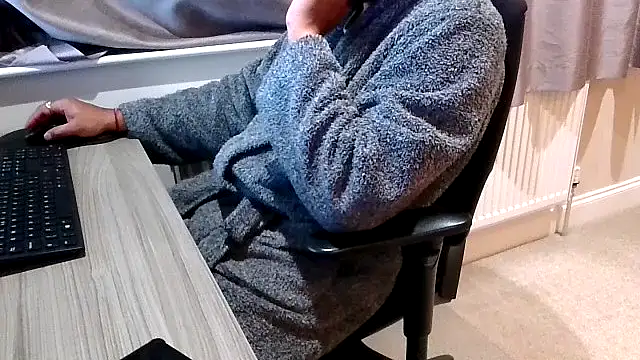 Snapshot of rogamuffin chatting on November 7, 2025, 11:27 pm rogamuffin online show from November 7, 2025, 11:27 pm