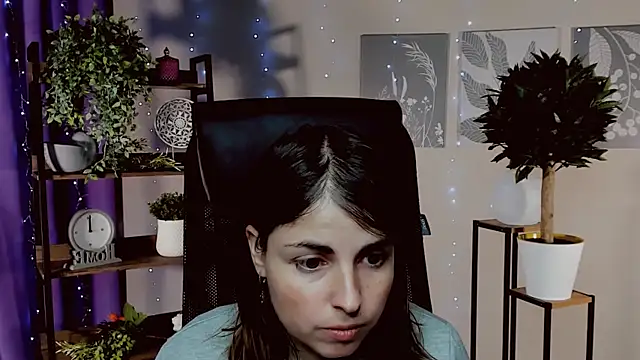 MartaEdams online show from December 22, 2025, 6:32 am