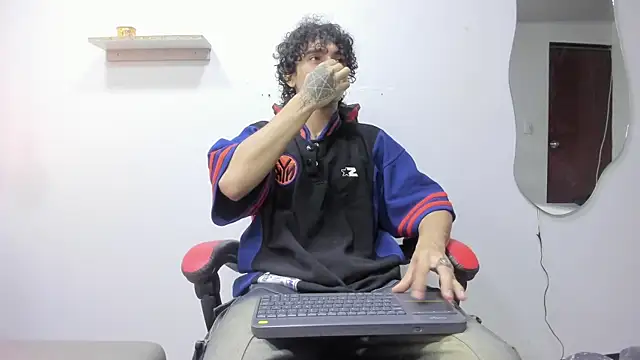 Snapshot of JackesTaylor chatting on October 25, 2025, 5:37 am JackesTaylor online show from October 25, 2025, 5:37 am