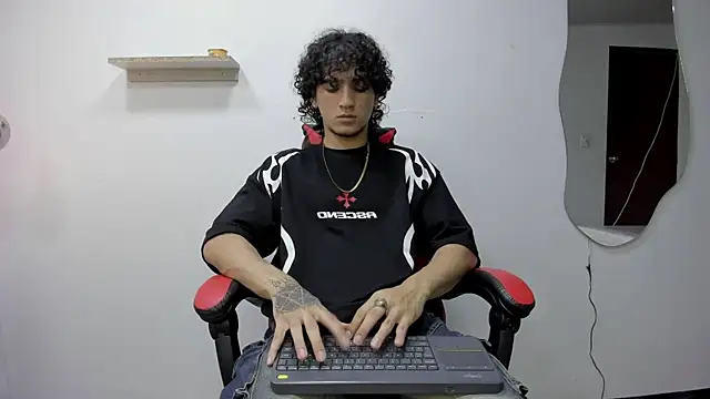 Snapshot of JackesTaylor chatting on November 5, 2025, 5:07 am JackesTaylor online show from November 5, 2025, 5:07 am