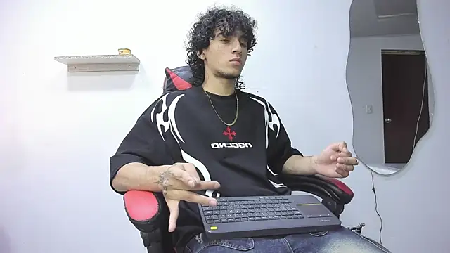 Snapshot of JackesTaylor chatting on November 9, 2025, 4:55 am JackesTaylor online show from November 9, 2025, 4:55 am