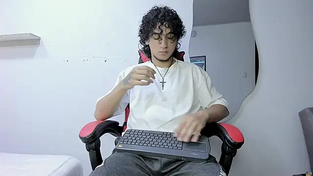 Snapshot of JackesTaylor chatting on November 14, 2025, 4:44 am JackesTaylor online show from November 14, 2025, 4:44 am