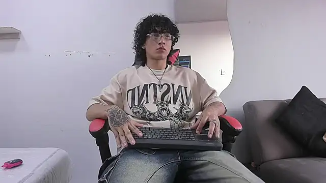 Snapshot of JackesTaylor chatting on November 15, 2025, 9:11 pm JackesTaylor online show from November 15, 2025, 9:11 pm