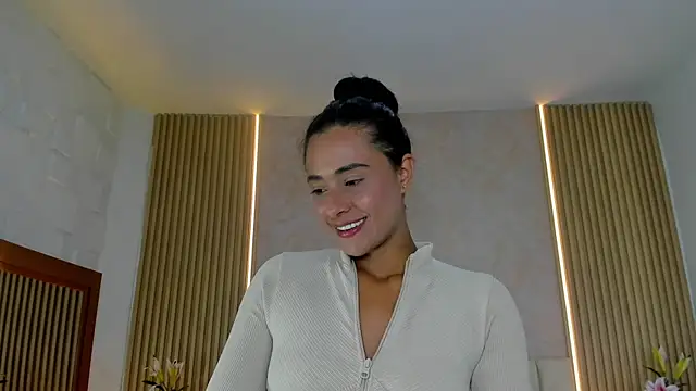 ZOEBARLOWE online show from October 28, 2025, 7:05 pm