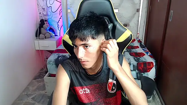 Snapshot of yiisu_ chatting on October 3, 2025, 6:16 pm yiisu online show from October 3, 2025, 6:16 pm