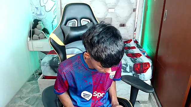 Snapshot of yiisu_ chatting on October 4, 2025, 12:14 pm yiisu online show from October 4, 2025, 12:14 pm