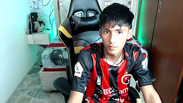 Snapshot of yiisu_ chatting on October 7, 2025, 6:05 pm yiisu online show from October 7, 2025, 6:05 pm