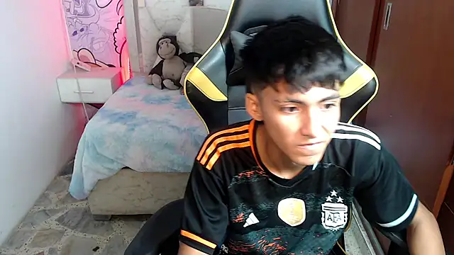 Snapshot of yiisu_ chatting on October 25, 2025, 12:13 pm yiisu online show from October 25, 2025, 12:13 pm